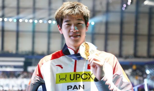 潘展乐破世界纪录+世锦赛4冠王 中国的“世界飞鱼”