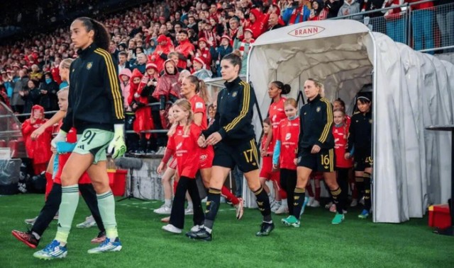 曼联女足欧冠客战布兰因球靴遗失临时购鞋0-1告负