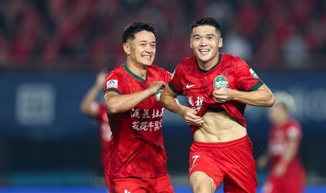【中超】钟义浩费利佩建功 河南2比0送国安连败