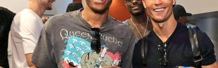 开云官网-NBA球星体型有多离谱？奥尼尔喝水像喝口服液 姚明进泳池似灭霸|张伯伦|威尔特-张伯伦|沙奎尔-奥尼尔|马努特·波尔|沙奎尔·奥尼尔_新浪体育_新浪新闻